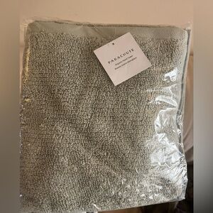 Parachute sage green 100% organic cotton hand towel (set of two)